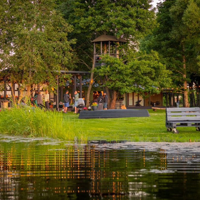 Plaša, labiekārtota teritorija svētkiem un pasākumiem pie dabas Babītes ezera krastā, netālu no Rīgas