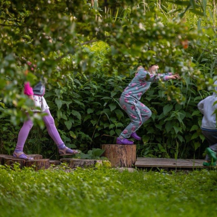 atpūta ar bērniem ģimenes brīvdienas atpūta pie dabas brīvdienu māja bērniem bērniem draudzīga atpūtas vieta